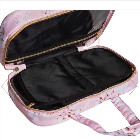 WANDERLUST MAKEUP TRAVEL - Picture 8 of 15